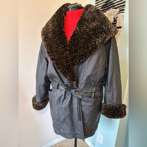 Leather coat - beautiful statement piece 😎 I great condition